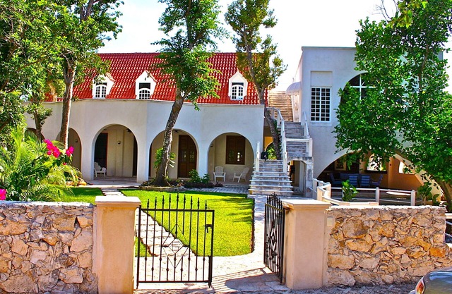 Modern Luxe Villa - Steps to Beach & 5th Ave - Private Pool - sleeps 14