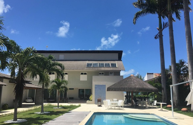 Modern luxury home in seaside Tamandaré, 7 suites, large swimming pool