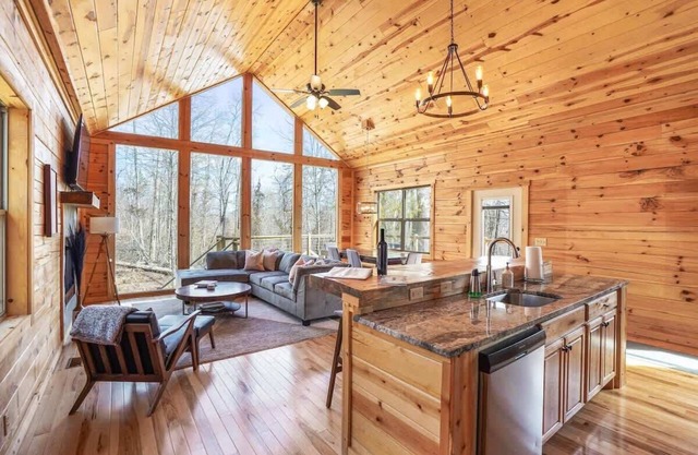 Modern Luxury I Hot Tub I Hiking