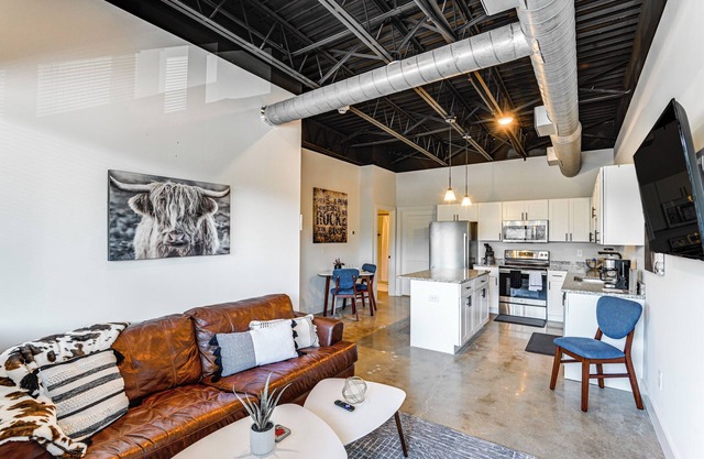Modern Nashville Condo: 5 Mi to Downtown!