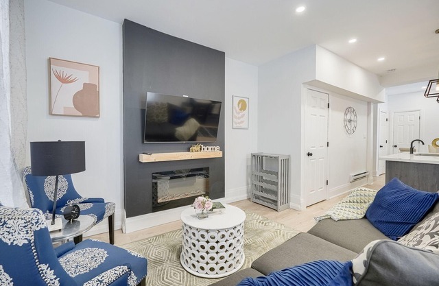 Modern Niagara-area Spa-like Home