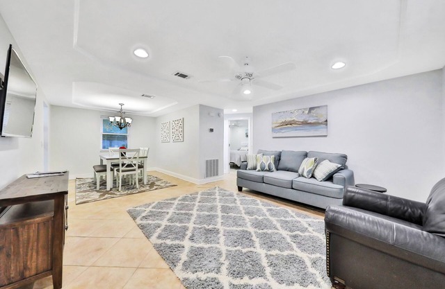 ★Modern Orange Park Home w/6+Beds & Washer/Dryer Fence★