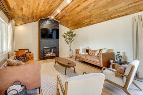Modern Oregon Cottage with Hot Tub Walk to Beach!