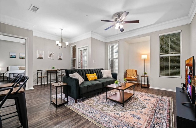 Modern Refined 2BR 2BA Apartment with Pool Access