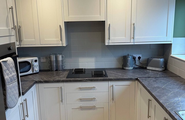 Modern refurbed 3 bed house close to local amenities, salt end and Siemens site