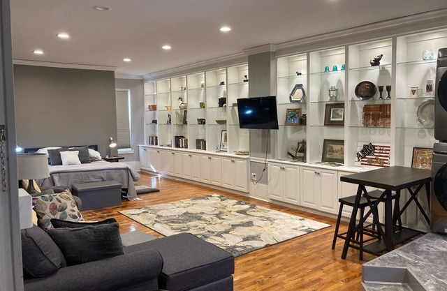 Modern Remodeled Downtown Midway Studio