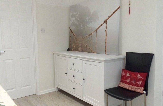 Modern Self-Contained Studio in Shaftesbury