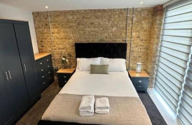 Modern & Sleek 2BR - City Centre