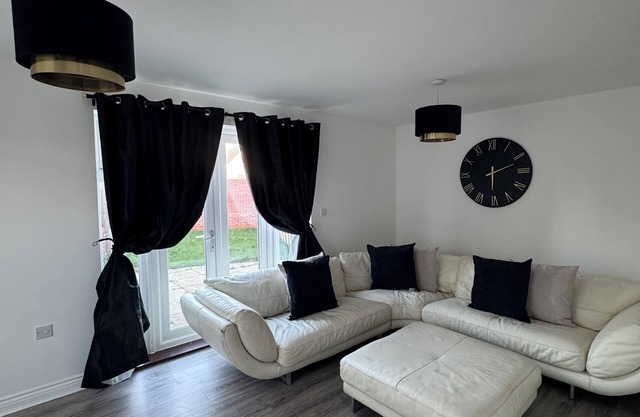 Modern & Spacious 3-Bedroom Home in Dartford – Ideal for Families & Contractors