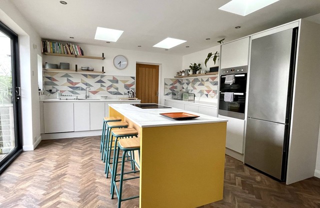 Modern spacious 3 bed house close to the beach