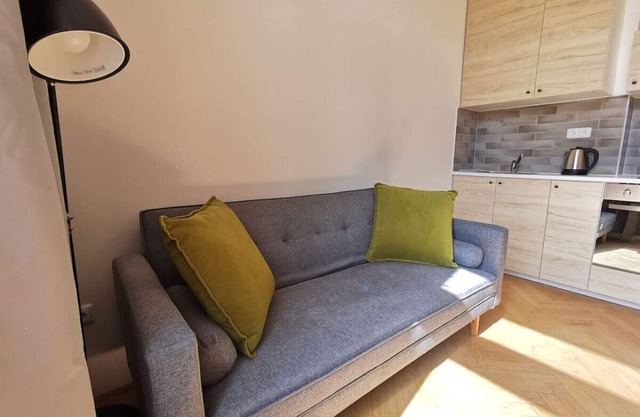 Modern studio with excellent transport links