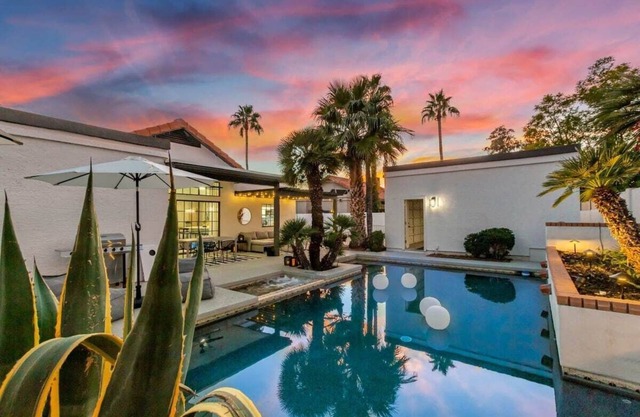 Modern-terranean Retreat|2 Masters|Pool+Spa|Games