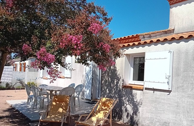Modern Villa with Sunny Terrace Near Beach & Shops - Pet Friendly