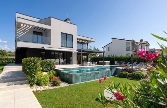 Modern villa Sunset View with pool in Porec