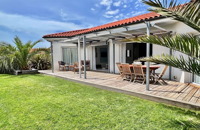 Modern villa with pool, close to beaches and lakes