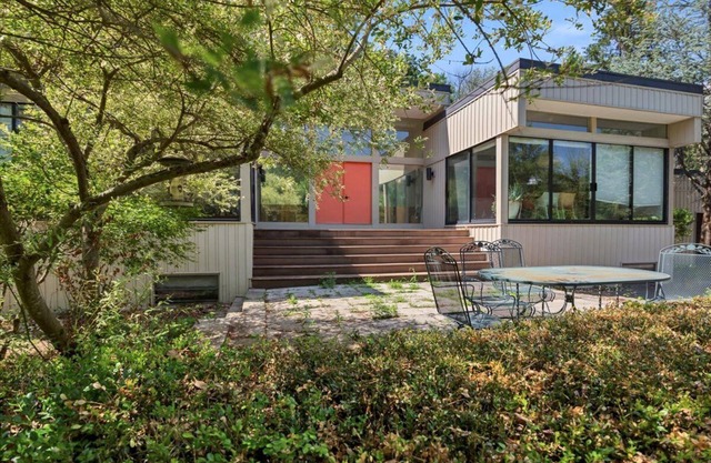 Modern Villa with private pond near Legoland and Delaware River.