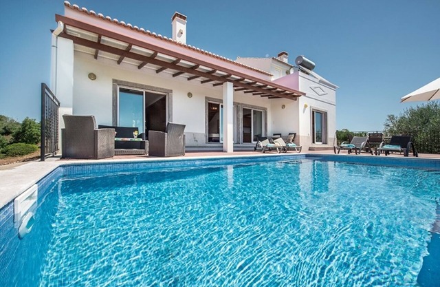 Modern villa with swimming pool located in a beautiful valley in Tavira.