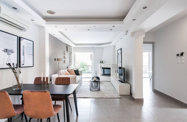 Modernized & Spacious 2BD Apartment in Chalandri