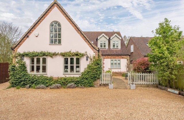 Molly's Den, Roydon, Norfolk