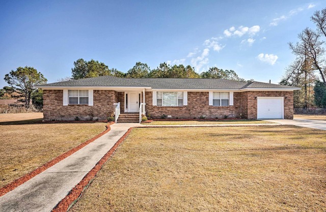 Moncks Corner Home w/Yard Near Lake Moultrie