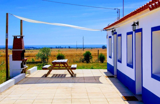Monte Costa Luz- Country house near Pessegueiro Island