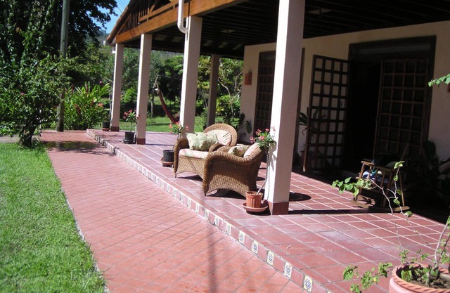 MONTEZUMA BEACH HOUSE WITH POOL & BBQ JUST MINUTES BY FOOT FROM TOWN