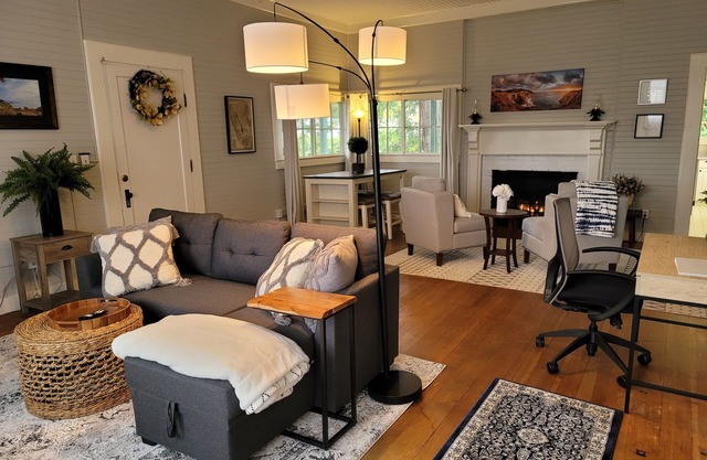 Monthly Rental - Great for extended staysnClose to Downtown & Attractionsn