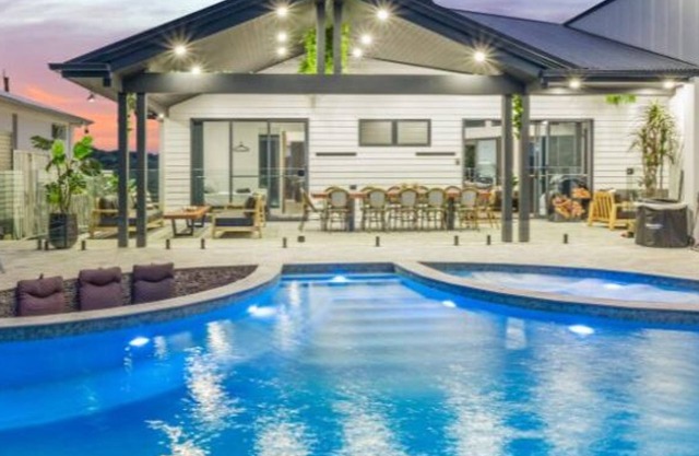 Moogerah Lake House #5 - Luxury Lake House (Sleeps up to 23 People)