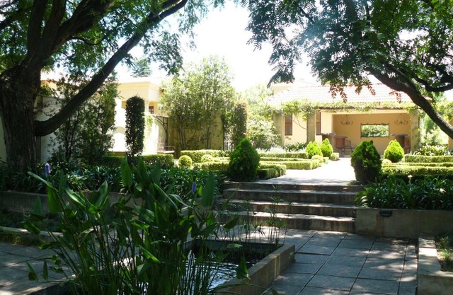 Moon and Sixpence Garden Guest House