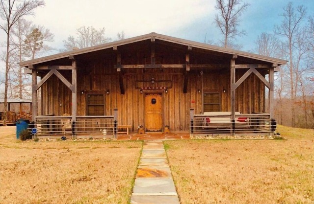 Moonlight Country Cabin -Brand New Custom Build Secluded for a Romantic Getaway!