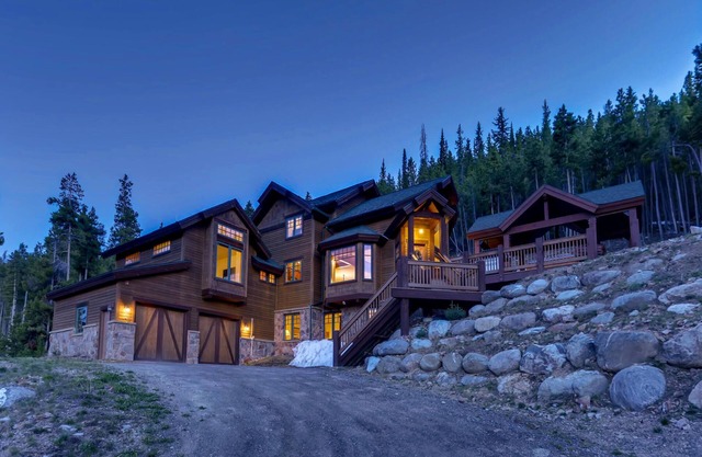 Moonstone Lodge: Spacious Mountain Home w/Amazing Views