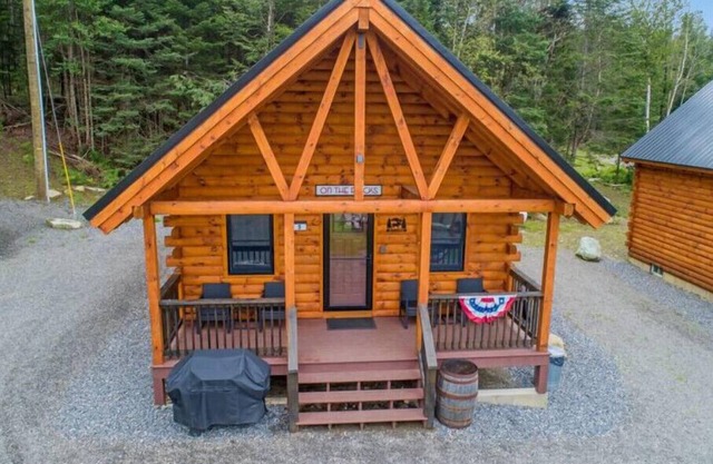 Moose Alley Cabin On The Rocks