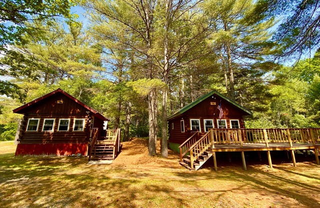 Moose's Lair 1 Bed/1 Bath Charming Rustic Log Cabin