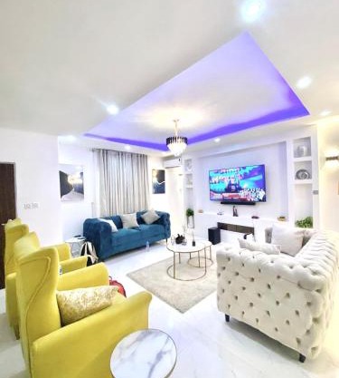 Morak Homes - Luxury 4 bed home with PS5, 24hrs electricity, Super fast Wifi, Snooker, Games room - in a secured estate