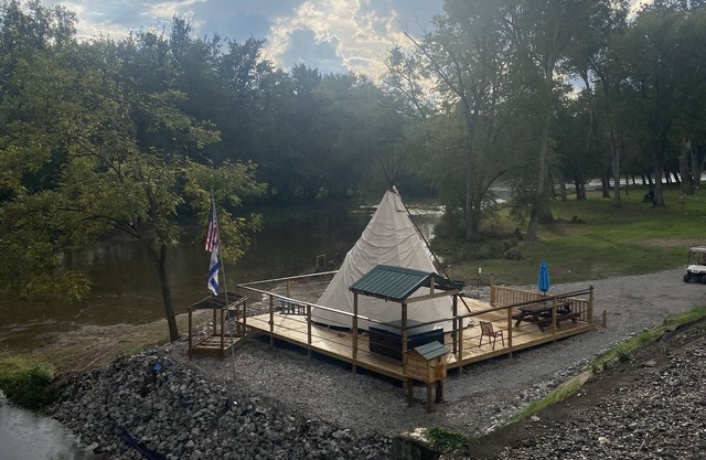 Morels on the Wabash offers Clamping in a Authentic 20 ft Tee Pee - 30x30 deck .