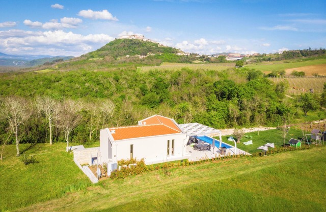 Motovun: 4 bedroom villa with pool & stunning view