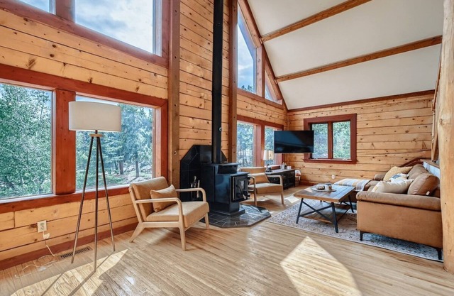 Mountain Cabin | Fire Pit | Wood Burning Stove