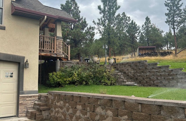 Mountain Retreat close to town. n