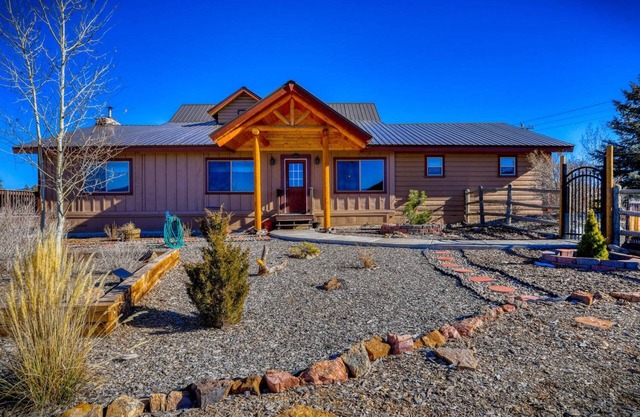 Mountain Sunset Cabin: Stunning Views, Foosball, Outdoor Fireplace, 30 Min to Wolf Creek Ski Resort!