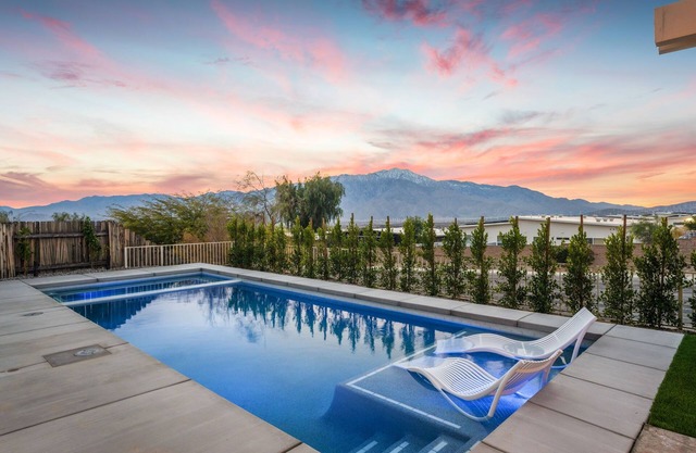 Mountain View house w/Giant SPA, Poker table, games, BBQ, lots of entertainment!