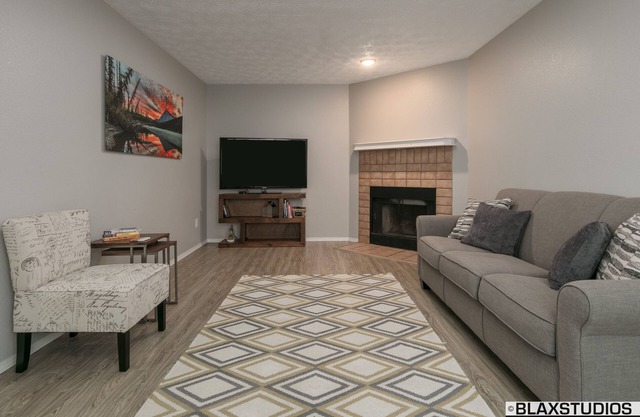 Mountain Views! Ground floor unit in a triplex near shopping and amenities