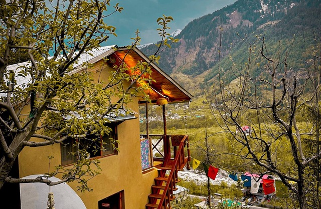 Mountainside Bliss: Find Peace and Comfort at Our Mud House in Manali
