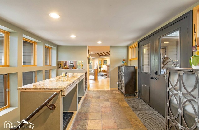 Mountainside Splendor Lux Master BR 180° Views