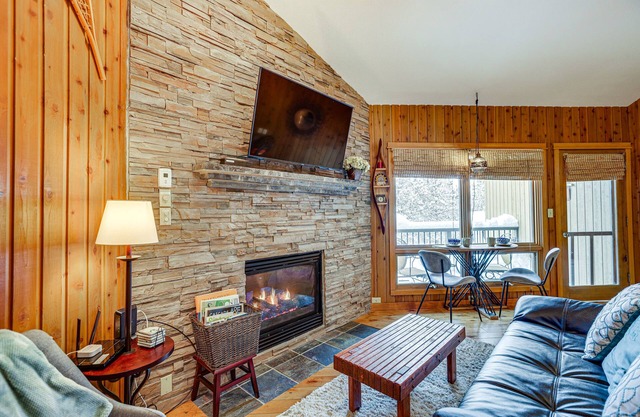 Mt Bachelor Village Resort Condo: 19 Mi to Skiing!