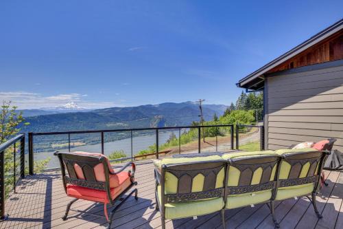 Mt Hood Views Modern Underwood Home with Deck!