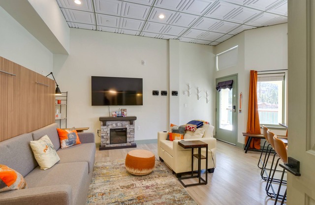 Mtn & Lake Views: Chic Keystone Studio