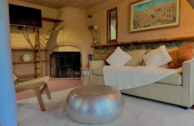 Mudbrick Retreat in Adelaide Hills - Maccy's Cottages!