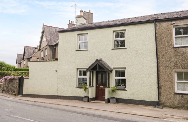 MULBERRY COTTAGE, pet friendly, with open fire in Cark In Cartmel