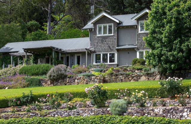 Mulgrave House and Cottage - By Latitude South Coast