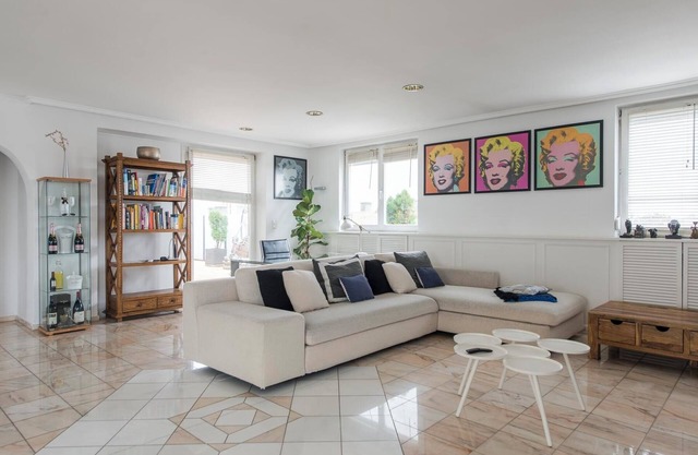 Munich Penthouse/3 BR/180 sqm/Stunning Views